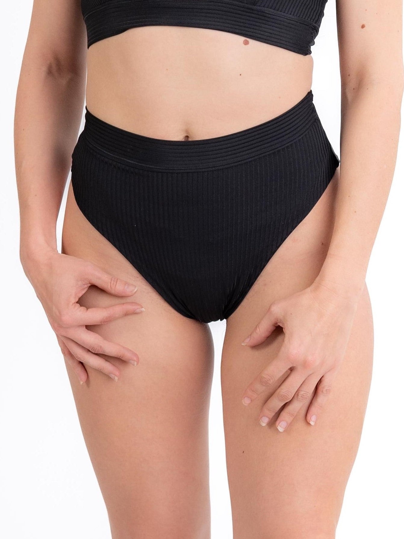 A-Line Shorts in ribbed black