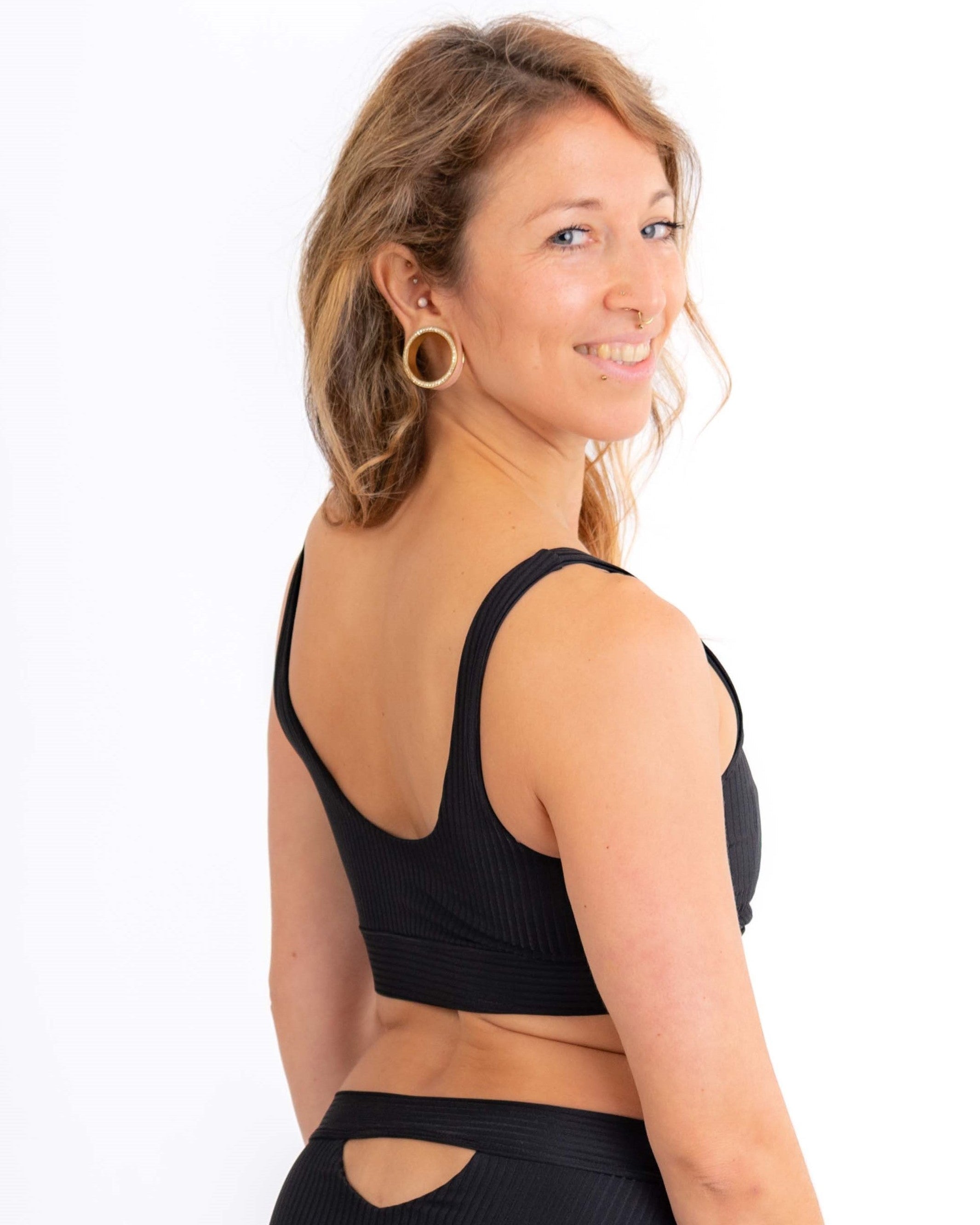 Basic Top in ribbed black