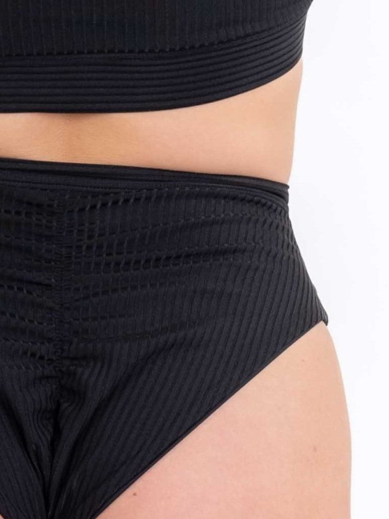 A-Line Shorts in ribbed black