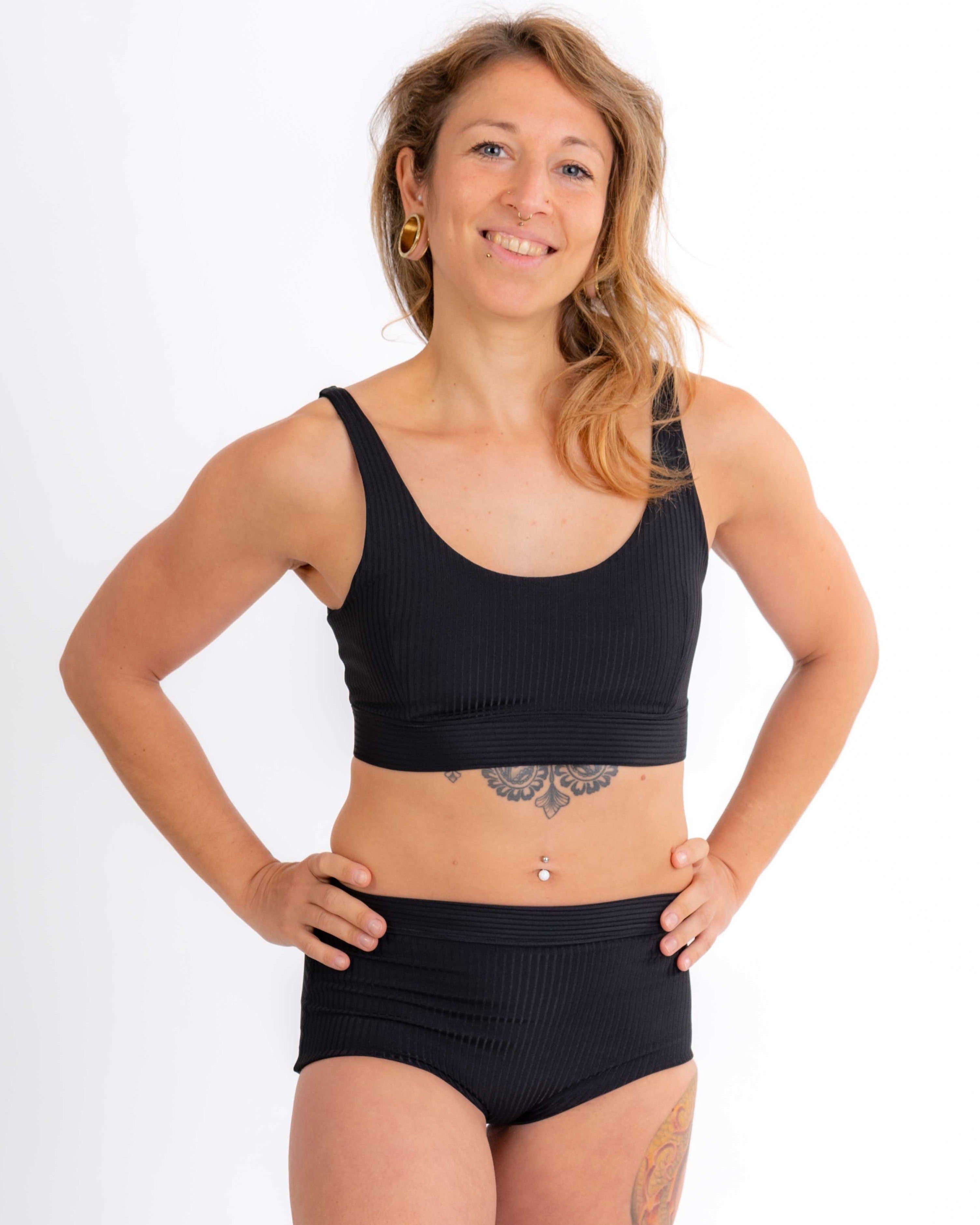 Basic set bundle in ribbed black 